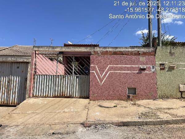 Vende-se em Santo Antonio Do Descoberto-GO  Casa, 63.04 de área total, 63.04 de área privativa, 180.00 de área do terreno,  2_qto(s), a.serv, WC, 1_sala(s), cozinha, 1_vaga(s) de garagem.