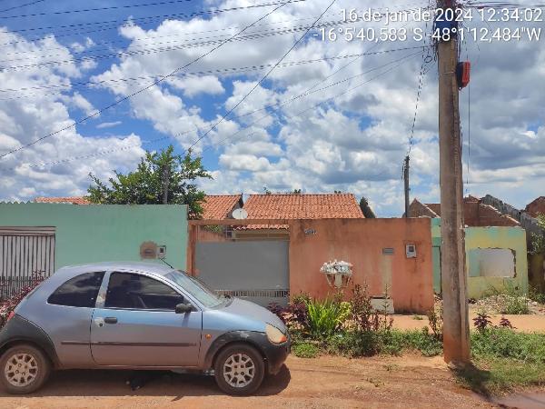 Vende-se em Valparaiso De Goias-GO  Casa, 53.95 de área privativa, 180.00 de área do terreno,  2_qto(s), varanda, a.serv, WC, 1_sala(s), cozinha, 1_vaga(s) de garagem.