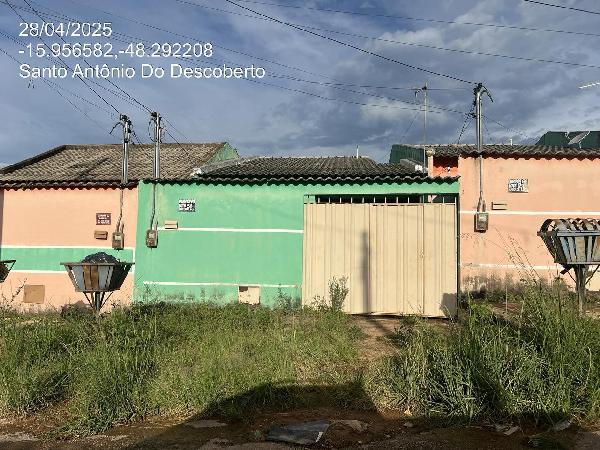 Vende-se em Santo Antonio Do Descoberto-GO  Casa, 69.95 de área total, 69.95 de área privativa, 180.00 de área do terreno,  2_qto(s), a.serv, WC, 1_sala(s), cozinha.