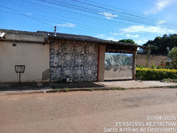 Vende-se em Santo Antonio Do Descoberto-GO  Casa, 162.80 de área total, 162.80 de área privativa, 300.00 de área do terreno,  2_qto(s), a.serv, WC, 1_sala(s), cozinha.