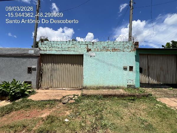Vende-se em Santo Antonio Do Descoberto-GO  Casa, 62.00 de área total, 62.00 de área privativa, 180.00 de área do terreno,  2_qto(s), varanda, a.serv, WC, 1_sala(s), cozinha.