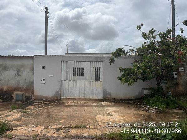 Vende-se em Santo Antonio Do Descoberto-GO  Casa, 80.04 de área total, 80.04 de área privativa, 222.00 de área do terreno,  2_qto(s), a.serv, WC, 1_sala(s), cozinha, 1_vaga(s) de garagem.