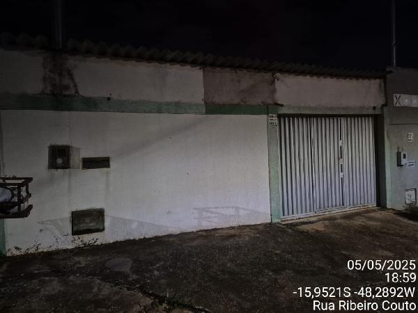 Vende-se em Santo Antonio Do Descoberto-GO  Casa, 69.93 de área total, 69.93 de área privativa, 225.00 de área do terreno,  2_qto(s), a.serv, WC, 1_sala(s), cozinha.