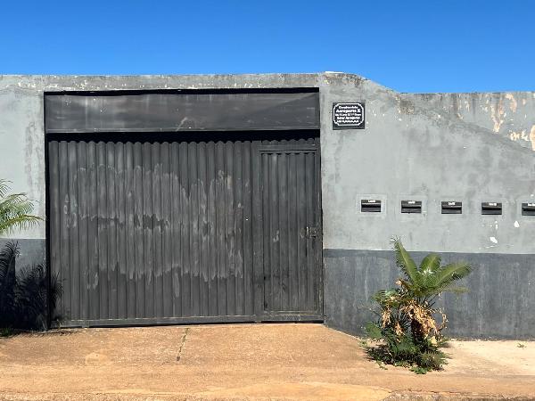 Vende-se em Planaltina-GO  Casa, 68.95 de área privativa, 173.08 de área do terreno,  3_qto(s), a.serv, WC, 1_sala(s), cozinha.
