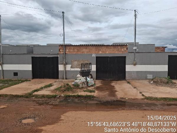 Vende-se em Santo Antonio Do Descoberto-GO  Casa, 69.80 de área total, 69.80 de área privativa, 180.00 de área do terreno,  3_qto(s), a.serv, WC, 1_sala(s), cozinha.