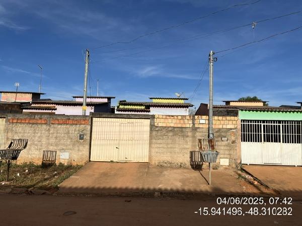 Vende-se em Santo Antonio Do Descoberto-GO  Casa, 61.27 de área total, 61.27 de área privativa, 221.40 de área do terreno,  2_qto(s), a.serv, WC, 1_sala(s), cozinha.