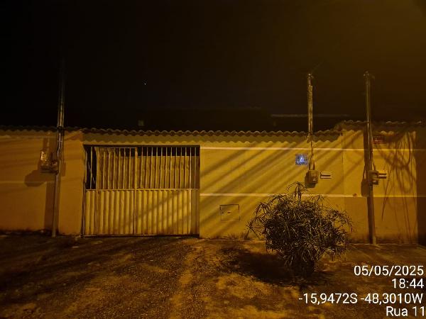 Vende-se em Santo Antonio Do Descoberto-GO  Casa, 64.95 de área total, 64.95 de área privativa, 180.00 de área do terreno,  2_qto(s), varanda, a.serv, WC, 1_sala(s), cozinha, 1_vaga(s) de gara