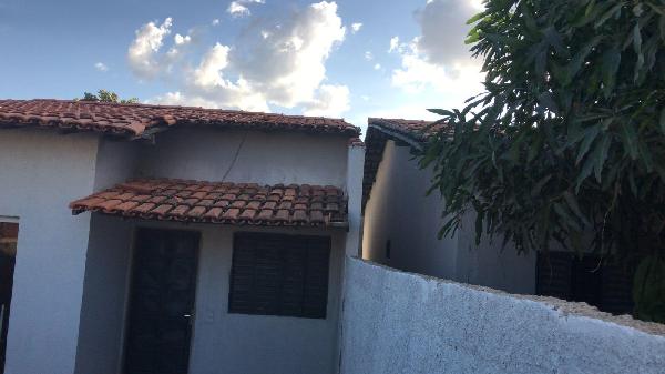 Vende-se em Padre Bernardo-GO  Casa, 99.98 de área total, 62.16 de área privativa, 195.00 de área do terreno,  2_qto(s), a.serv, WC, 1_sala(s), cozinha, 1_vaga(s) de garagem.