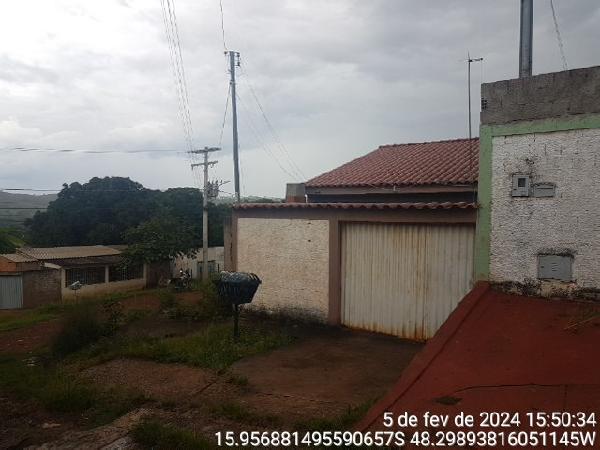 Vende-se em Santo Antonio Do Descoberto-GO  Casa, 63.00 de área privativa, 212.50 de área do terreno,  2_qto(s), WC, 1_sala(s), cozinha, 1_vaga(s) de garagem.