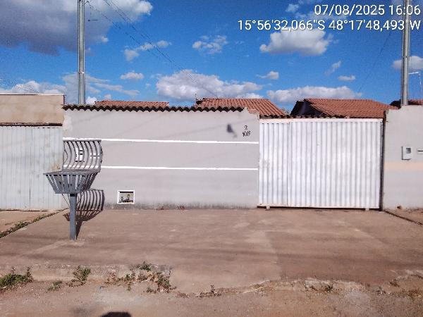 Vende-se em Santo Antonio Do Descoberto-GO  Casa, 153.45 de área total, 64.00 de área privativa, 210.00 de área do terreno,  2_qto(s), varanda, a.serv, WC, 1_sala(s), 1 lavabo(s), cozinha, 2_v