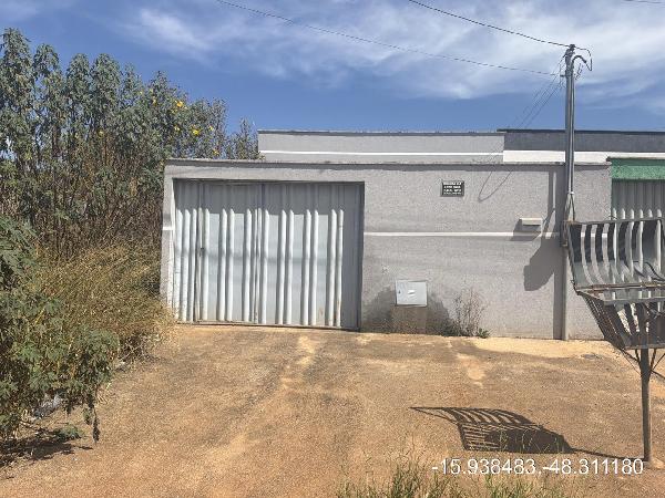 Vende-se em Santo Antonio Do Descoberto-GO  Casa, 67.72 de área total, 67.72 de área privativa, 180.00 de área do terreno,  2_qto(s), varanda, a.serv, WC, 1_sala(s), cozinha.