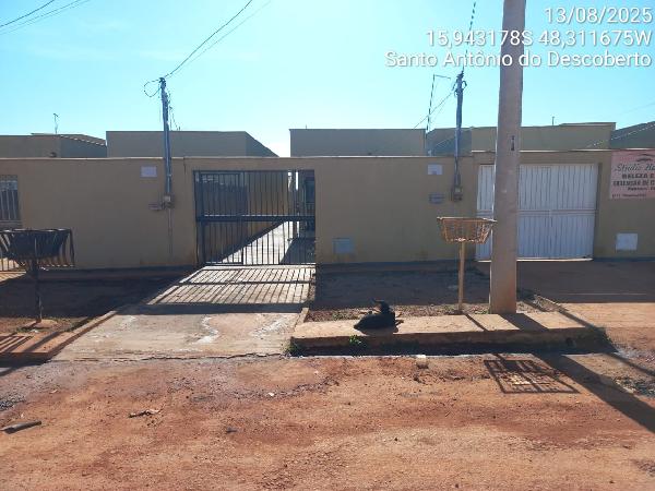 Vende-se em Santo Antonio Do Descoberto-GO  Casa, 63.22 de área total, 63.22 de área privativa, 181.50 de área do terreno,  2_qto(s), a.serv, WC, 1_sala(s), cozinha, 1_vaga(s) de garagem.
