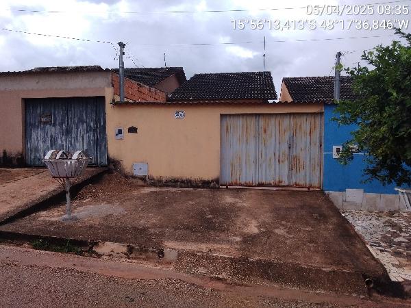 Vende-se em Santo Antonio Do Descoberto-GO  Casa, 68.98 de área total, 68.98 de área privativa, 180.00 de área do terreno,  2_qto(s), a.serv, WC, 1_sala(s), cozinha.