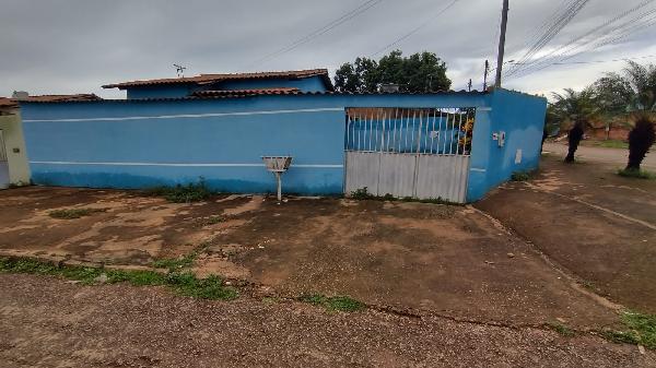 Vende-se em Santo Antonio Do Descoberto-GO  Casa, 61.28 de área total, 61.28 de área privativa, 255.50 de área do terreno,  2_qto(s), a.serv, WC, 1_sala(s), cozinha.