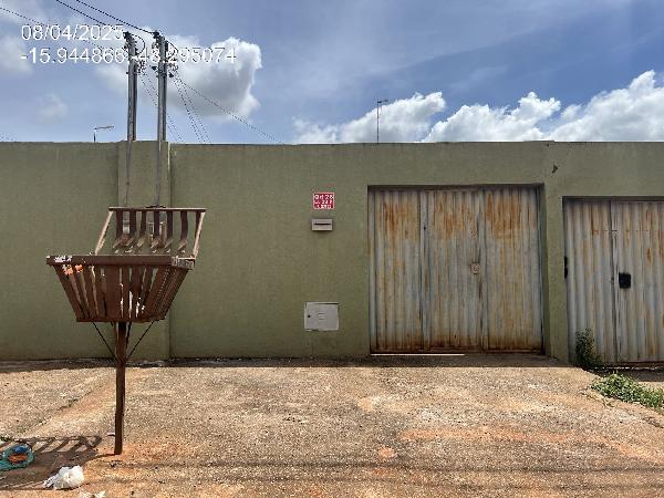 Vende-se em Santo Antonio Do Descoberto-GO  Casa, 67.60 de área total, 67.60 de área privativa, 160.00 de área do terreno.