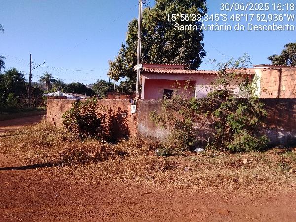 Vende-se em Santo Antonio Do Descoberto-GO  Casa, 60.00 de área total, 60.00 de área privativa, 239.60 de área do terreno,  2_qto(s), varanda, a.serv, WC, 1_sala(s), cozinha, 1_vaga(s) de gara