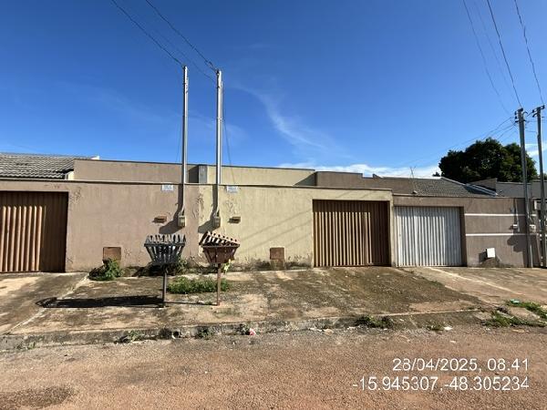 Vende-se em Santo Antonio Do Descoberto-GO  Casa, 77.02 de área total, 77.02 de área privativa, 180.00 de área do terreno,  3_qto(s), a.serv, WC, 1_sala(s), cozinha.