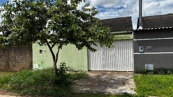 Vende-se em Santo Antonio Do Descoberto-GO  Casa, 63.00 de área privativa, 225.00 de área do terreno,  2_qto(s), a.serv, WC, 1_sala(s), cozinha.