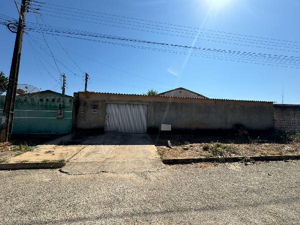 Vende-se em Luziania-GO  Casa, 100.00 de área total, 100.00 de área privativa, 450.00 de área do terreno,  2_qto(s), a.serv, WC, 1_sala(s), cozinha.