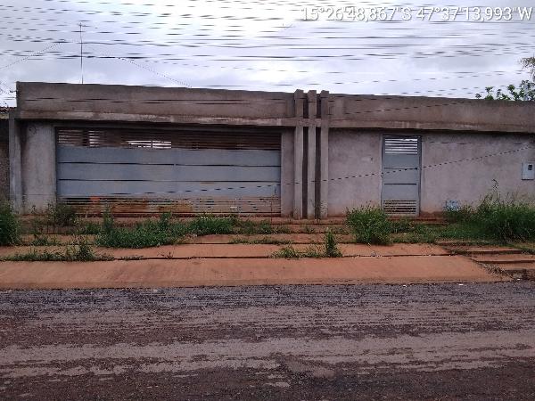 Vende-se em Planaltina-GO  Casa, 281.39 de área total, 281.39 de área privativa, 450.00 de área do terreno,  4_qto(s), a.serv, WC, 1_sala(s), cozinha.