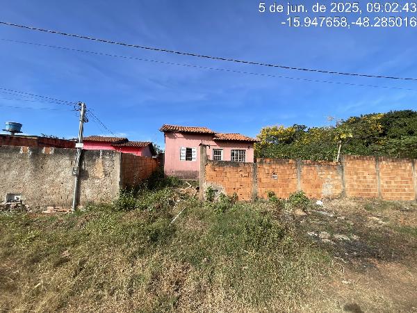 Vende-se em Santo Antonio Do Descoberto-GO  Casa, 57.73 de área total, 57.73 de área privativa, 250.00 de área do terreno,  2_qto(s), a.serv, WC, 1_sala(s), cozinha.