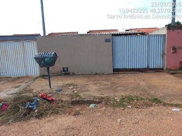 Vende-se em Santo Antonio Do Descoberto-GO  Casa, 141.05 de área total, 64.00 de área privativa, 210.00 de área do terreno,  2_qto(s), varanda, a.serv, WC, 1_sala(s), cozinha.