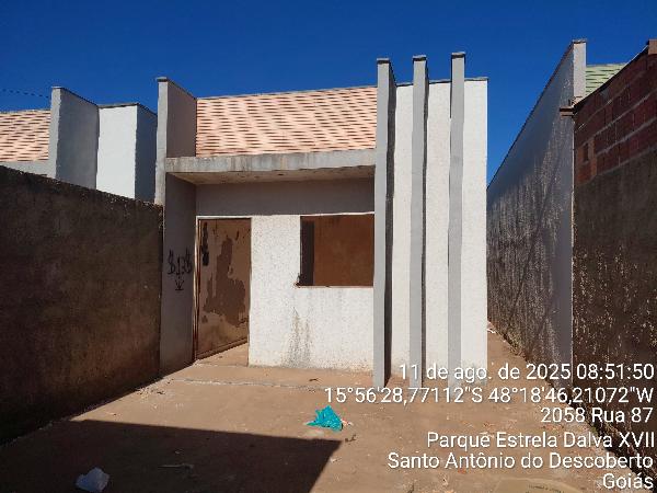 Vende-se em Santo Antonio Do Descoberto-GO  Casa, 79.80 de área privativa, 153.00 de área do terreno,  3_qto(s), a.serv, WC, 1_sala(s), cozinha, 1_vaga(s) de garagem.