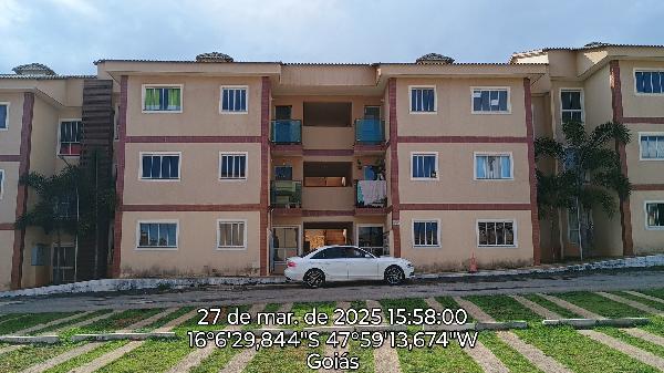 Vende-se em Valparaiso De Goias-GO  apto, 87.98 de área total, 48.70 de área privativa,  2_qto(s), varanda, WC, 1_sala(s), cozinha.