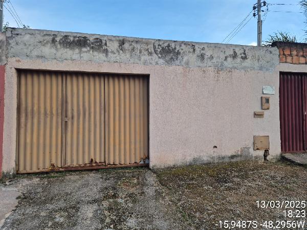 Vende-se em Santo Antonio Do Descoberto-GO  Casa, 67.87 de área total, 67.87 de área privativa, 180.00 de área do terreno,  2_qto(s), varanda, a.serv, WC, 1_sala(s), cozinha.