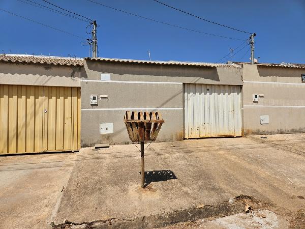 Vende-se em Santo Antonio Do Descoberto-GO  Casa, 67.42 de área privativa, 180.00 de área do terreno,  2_qto(s), a.serv, WC, 1_sala(s), cozinha.