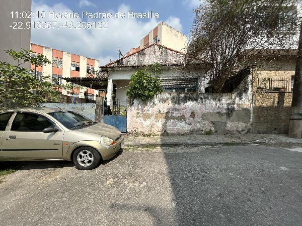 Vende-se em Rio De Janeiro-RJ  Prédio, 120.00 de área privativa, 220.00 de área do terreno.