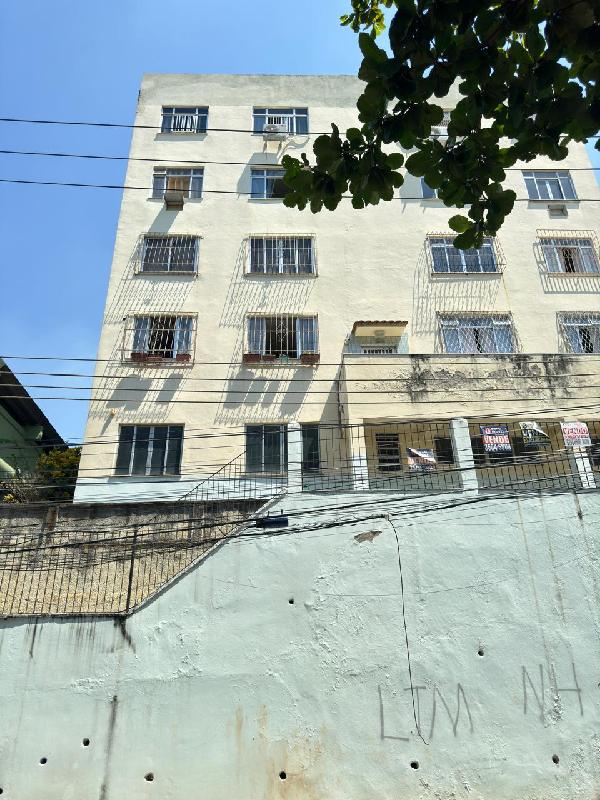 Vende-se em Rio De Janeiro-RJ  apto, 50.00 de área privativa,  2_qto(s), WC, 1_sala(s), cozinha.
