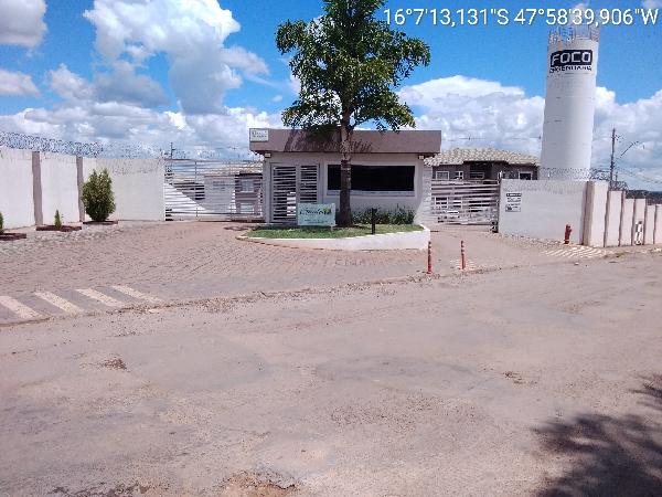 Vende-se em Valparaiso De Goias-GO  apto, 105.61 de área total, 90.53 de área privativa,  2_qto(s), a.serv, WC, 1_sala(s), cozinha, 1_vaga(s) de garagem.