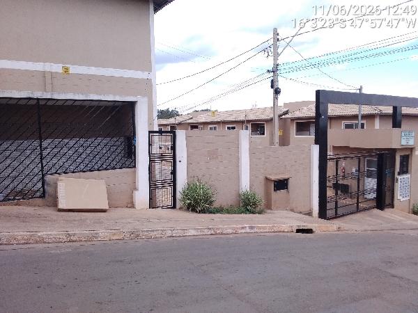 Vende-se em Valparaiso De Goias-GO  apto, 49.15 de área total, 44.77 de área privativa,  2_qto(s), a.serv, WC, 1_sala(s), cozinha, 1_vaga(s) de garagem.