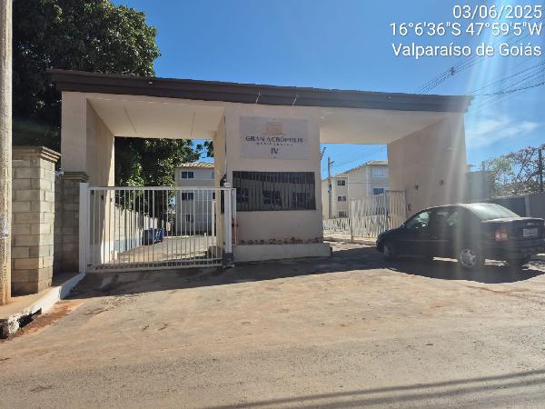 Vende-se em Valparaiso De Goias-GO  apto, 100.23 de área total, 48.92 de área privativa,  2_qto(s), a.serv, WC, 1_sala(s), cozinha, 1_vaga(s) de garagem.