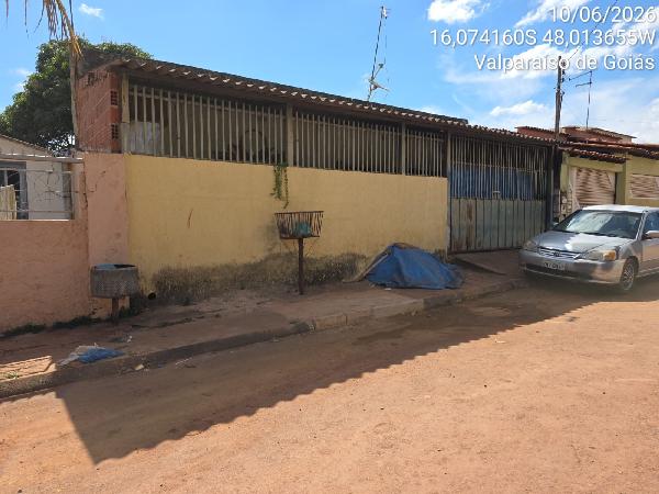 Vende-se em Valparaiso De Goias-GO  Casa, 64.39 de área total, 64.39 de área privativa, 242.00 de área do terreno,  3_qto(s), varanda, a.serv, WC, 1_sala(s), cozinha, 1_vaga(s) de garagem.