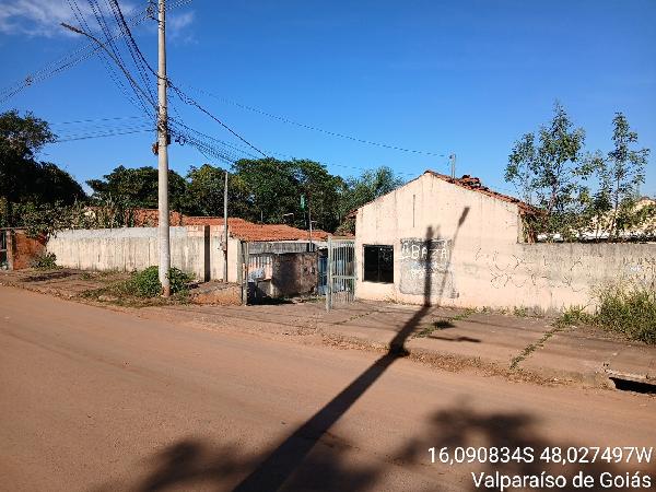 Vende-se em Valparaiso De Goias-GO  Casa, 136.88 de área total, 58.58 de área privativa, 130.00 de área do terreno,  2_qto(s), varanda, a.serv, WC, 1_sala(s), cozinha.