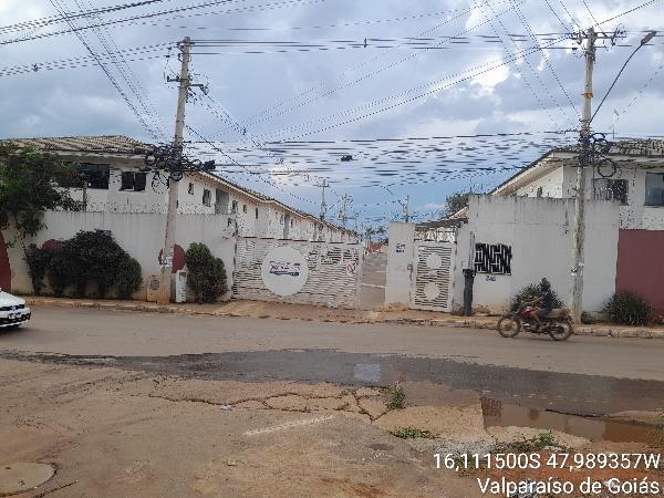 Vende-se em Valparaiso De Goias-GO  apto, 120.49 de área total, 49.95 de área privativa,  2_qto(s), a.serv, WC, 1_sala(s).