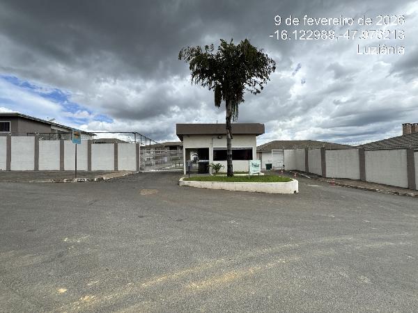 Vende-se em Valparaiso De Goias-GO  apto, 93.79 de área privativa,  2_qto(s), varanda, a.serv, WC, 1_sala(s), cozinha, 1_vaga(s) de garagem.