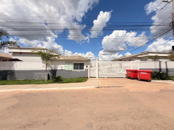 Vende-se em Valparaiso De Goias-GO  apto, 107.82 de área total, 48.36 de área privativa,  2_qto(s), a.serv, WC, 1_sala(s), cozinha, 1_vaga(s) de garagem.