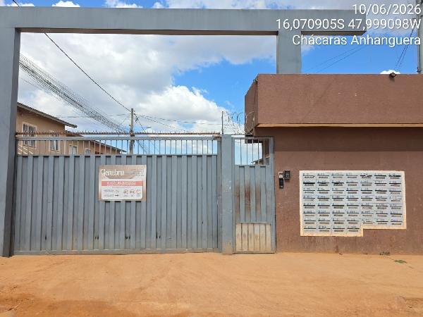 Vende-se em Valparaiso De Goias-GO  apto, 83.73 de área total, 44.45 de área privativa,  2_qto(s), a.serv, WC, 1_sala(s), cozinha, 1_vaga(s) de garagem.