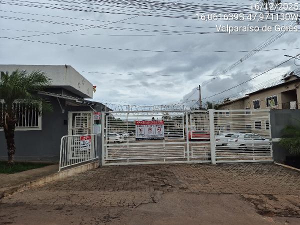 Vende-se em Valparaiso De Goias-GO  apto, 111.87 de área total, 47.83 de área privativa,  2_qto(s), WC, 1_sala(s), cozinha, 1_vaga(s) de garagem.