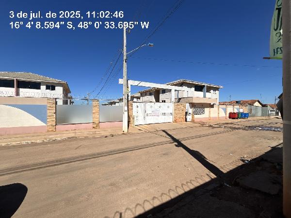 Vende-se em Valparaiso De Goias-GO  apto, 93.76 de área total, 50.14 de área privativa,  2_qto(s), a.serv, WC, 1_sala(s), cozinha.