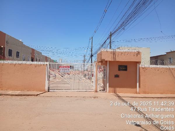 Vende-se em Valparaiso De Goias-GO  apto, 86.38 de área total, 43.00 de área privativa,  2_qto(s), a.serv, WC, 1_sala(s), cozinha, 1_vaga(s) de garagem.
