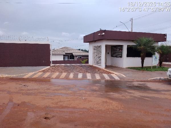 Vende-se em Valparaiso De Goias-GO  apto, 83.04 de área total, 65.36 de área privativa,  2_qto(s), a.serv, WC, 1_sala(s), cozinha, 1_vaga(s) de garagem.