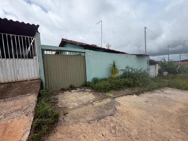 Vende-se em Valparaiso De Goias-GO  Casa, 53.08 de área total, 53.08 de área privativa, 119.00 de área do terreno,  2_qto(s), varanda, a.serv, WC, 1_sala(s), cozinha.