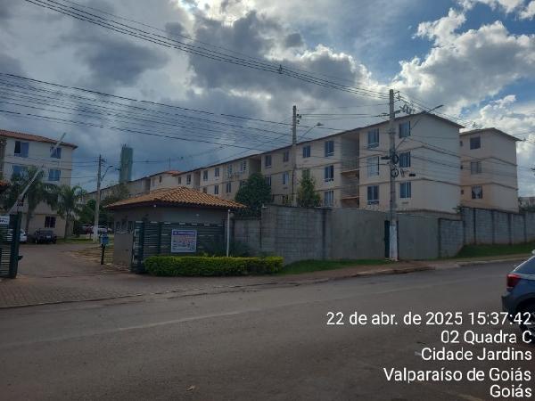 Vende-se em Valparaiso De Goias-GO  apto, 60.85 de área total, 43.20 de área privativa,  2_qto(s), a.serv, WC, 1_sala(s), cozinha.