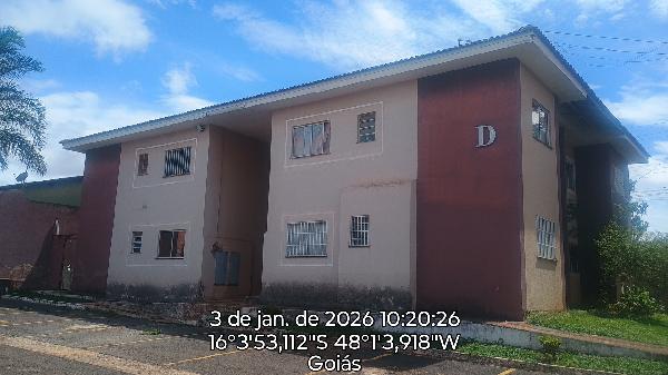 Vende-se em Valparaiso De Goias-GO  apto, 93.67 de área total, 42.62 de área privativa,  2_qto(s), WC, 1_sala(s), cozinha.