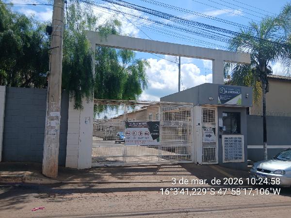 Vende-se em Valparaiso De Goias-GO  apto, 49.01 de área total, 44.77 de área privativa,  2_qto(s), a.serv, WC, 1_sala(s), cozinha, 1_vaga(s) de garagem.