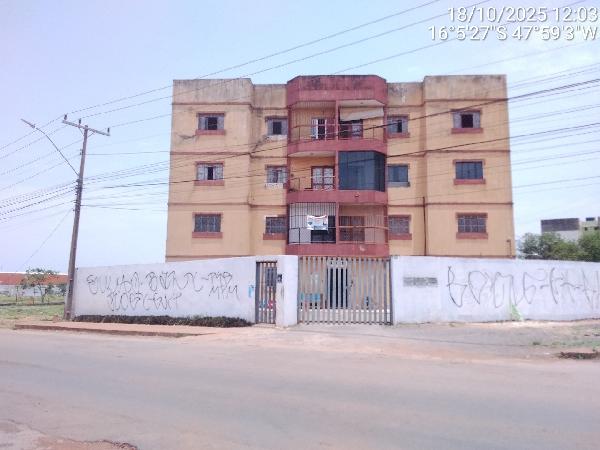 Vende-se em Valparaiso De Goias-GO  apto, 76.56 de área total, 55.45 de área privativa,  2_qto(s), varanda, a.serv, WC, 1_sala(s), cozinha, 1_vaga(s) de garagem.